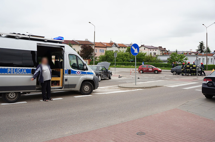 Zderzenie na skrzyżowaniu Niepodległości-Konopnickiej zdjęcie nr 70109