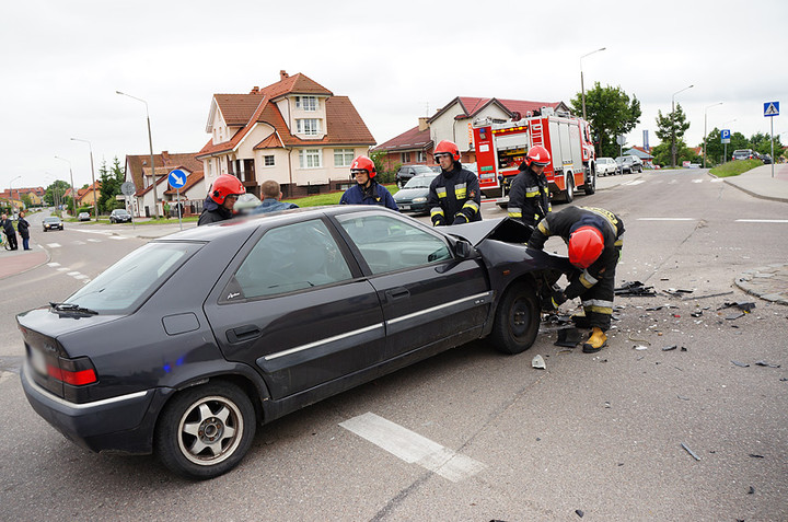 Zderzenie na skrzyżowaniu Niepodległości-Konopnickiej zdjęcie nr 70108