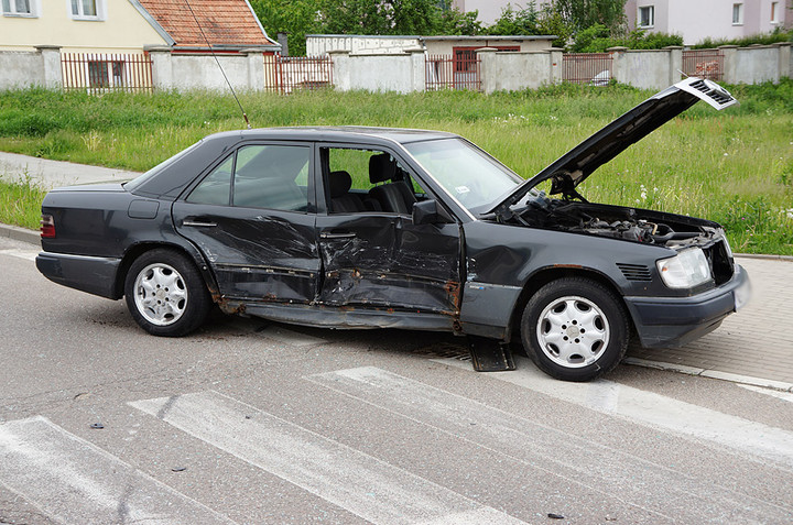 Zderzenie na skrzyżowaniu Niepodległości-Konopnickiej zdjęcie nr 70105