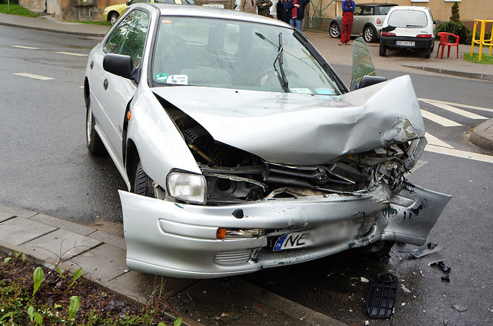 Traugutta: czołowe zderzenie dwóch aut zdjęcie nr 70346