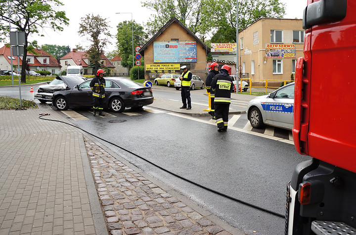 Traugutta: czołowe zderzenie dwóch aut zdjęcie nr 70356