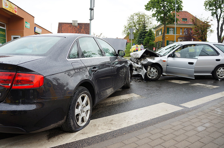 Traugutta: czołowe zderzenie dwóch aut zdjęcie nr 70354