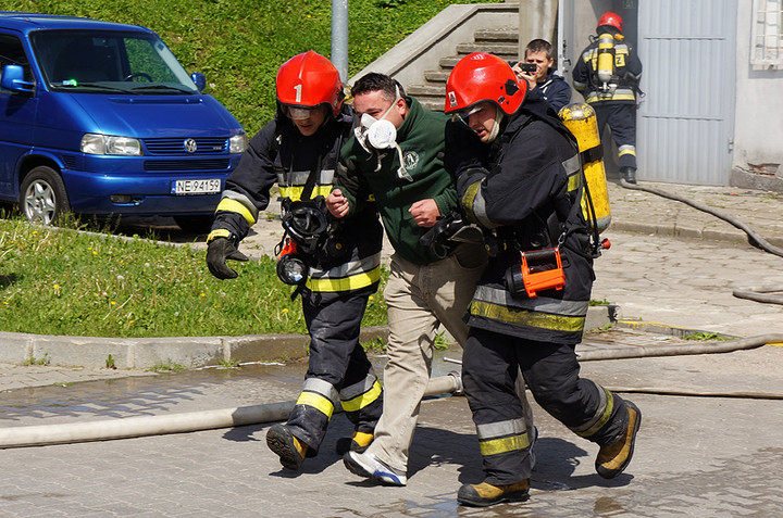 Ćwiczenia strażackie w teatrze zdjęcie nr 70440