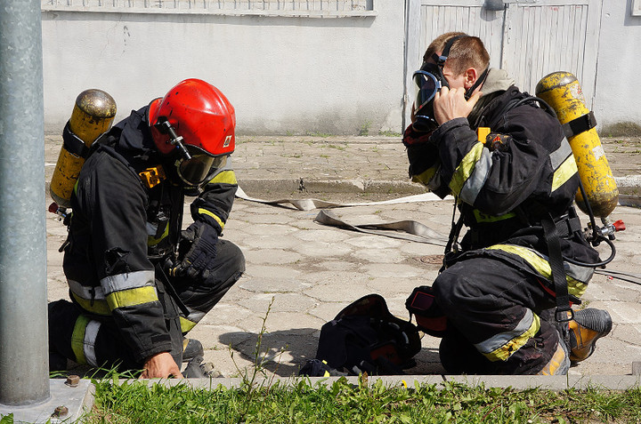 Ćwiczenia strażackie w teatrze zdjęcie nr 70436