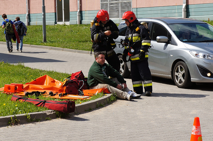 Ćwiczenia strażackie w teatrze zdjęcie nr 70448