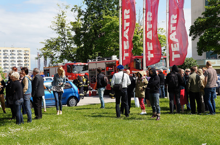 Ćwiczenia strażackie w teatrze zdjęcie nr 70427