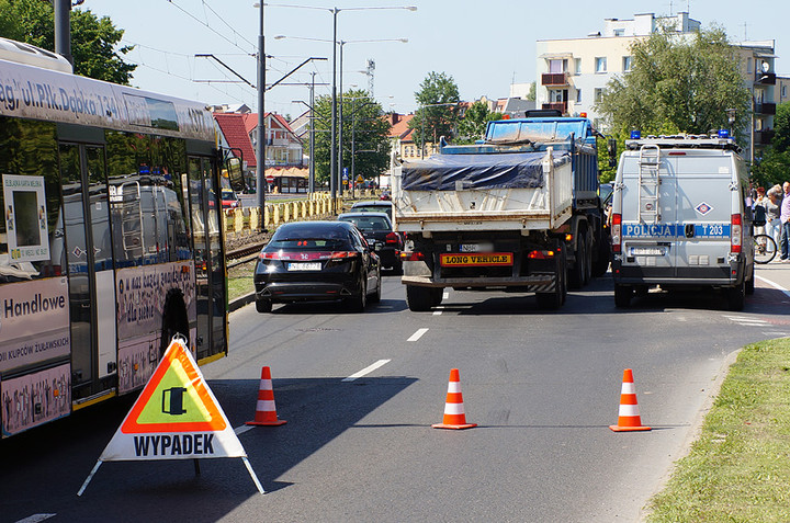 Wywrotką wjechał w bmw zdjęcie nr 71036