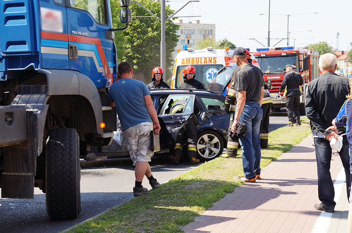 Wywrotką wjechał w bmw zdjęcie nr 71037