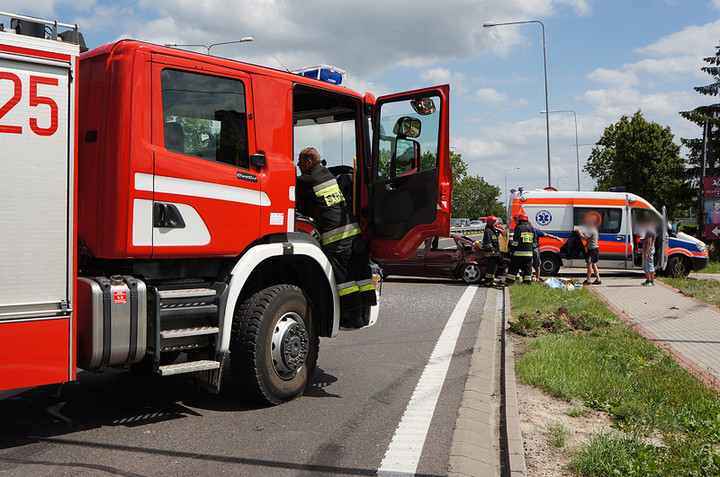 Kazimierzowo: oplem wjechał wprost pod ciężarówkę zdjęcie nr 72977