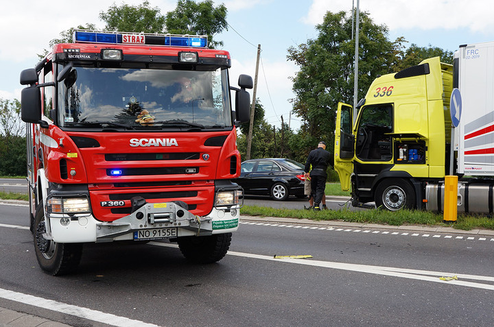 Kazimierzowo: oplem wjechał wprost pod ciężarówkę zdjęcie nr 72967