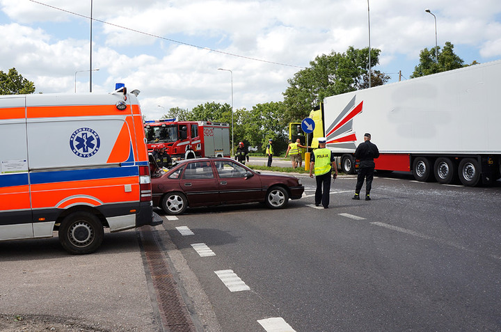 Kazimierzowo: oplem wjechał wprost pod ciężarówkę zdjęcie nr 72975