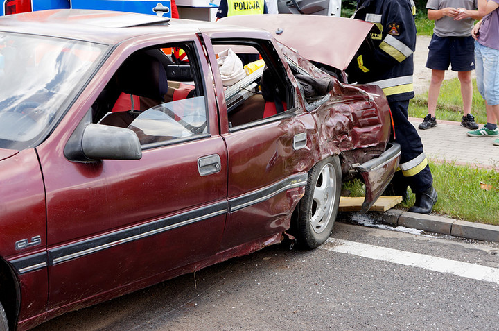 Kazimierzowo: oplem wjechał wprost pod ciężarówkę zdjęcie nr 72974