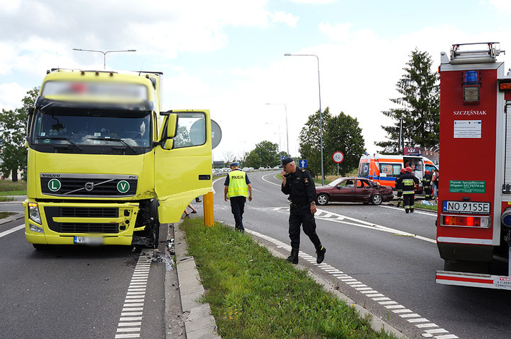 Kazimierzowo: oplem wjechał wprost pod ciężarówkę zdjęcie nr 72971