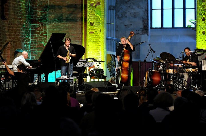 W trzech odsłonach zdjęcie nr 73072