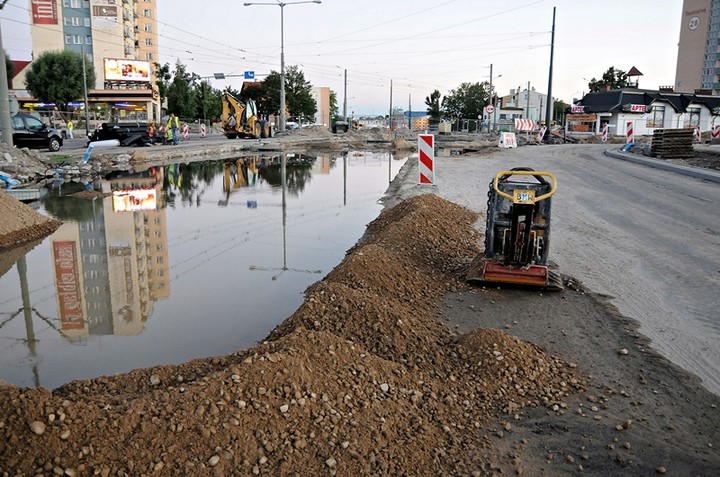 Awaria w centrum. Przebudowywana 504 pod wodą zdjęcie nr 73576