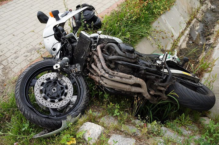 Wypadek w Kazimierzowie: ranny motocyklista w szpitalu zdjęcie nr 73644