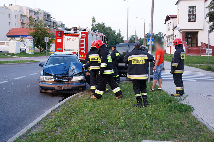 Niepodległości: zderzenie na skrzyżowaniu zdjęcie nr 73689