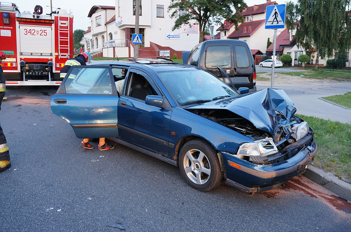 Niepodległości: zderzenie na skrzyżowaniu zdjęcie nr 73692