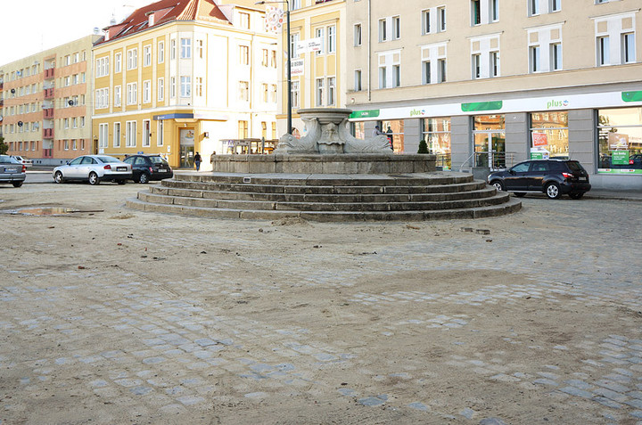 Plac po remoncie, ale fontanna bez wody zdjęcie nr 74651
