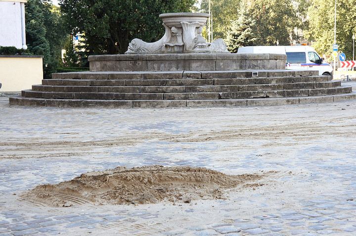 Plac po remoncie, ale fontanna bez wody zdjęcie nr 74645