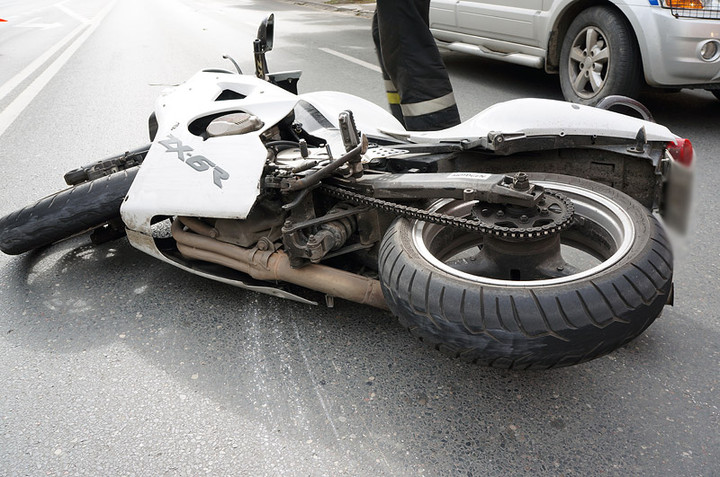 Wypadek: motocyklista uderzył w auto zdjęcie nr 75198