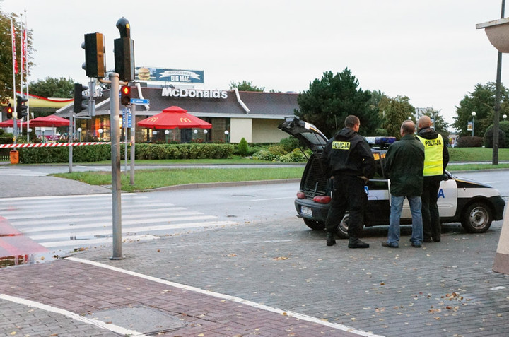 Alarm bombowy w restauracji McDonalds zdjęcie nr 75367