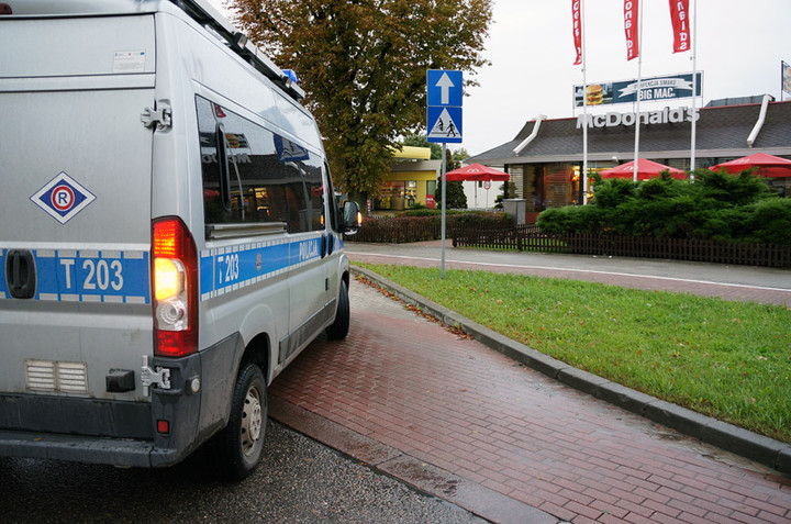 Alarm bombowy w restauracji McDonalds zdjęcie nr 75356