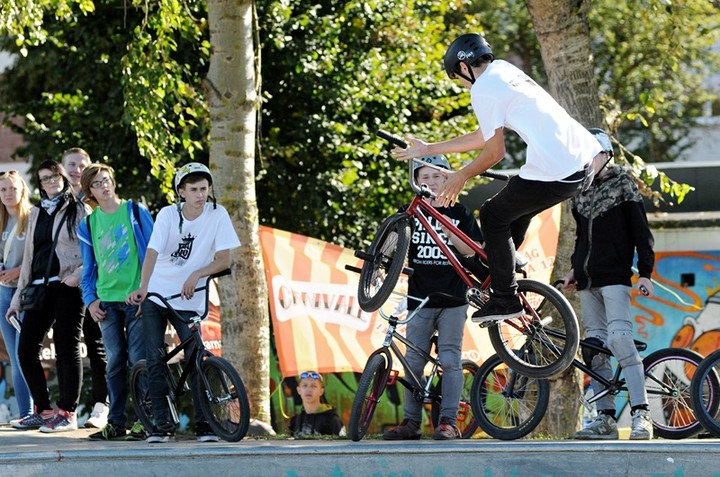 Wielkie zawody na małym skate parku zdjęcie nr 75713