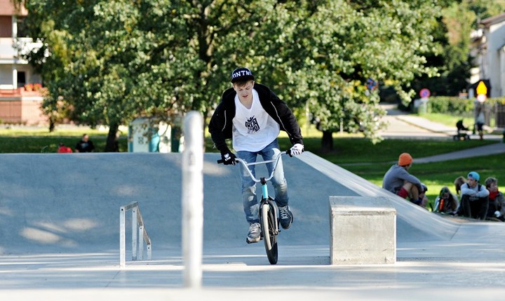 Wielkie zawody na małym skate parku zdjęcie nr 75696