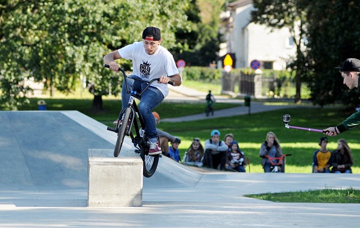 Wielkie zawody na małym skate parku zdjęcie nr 75695