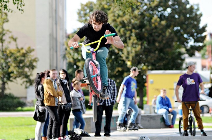 Wielkie zawody na małym skate parku zdjęcie nr 75700