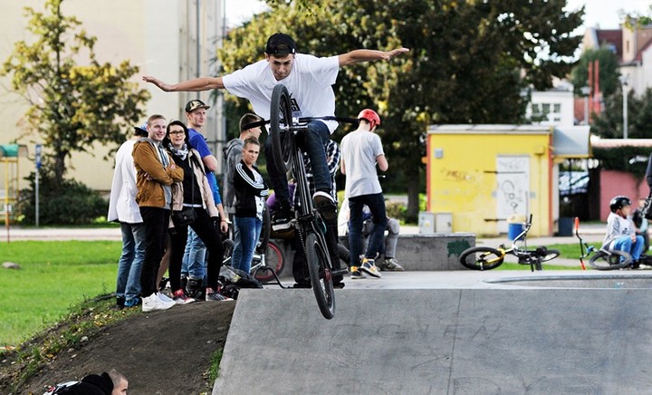 Wielkie zawody na małym skate parku zdjęcie nr 75697