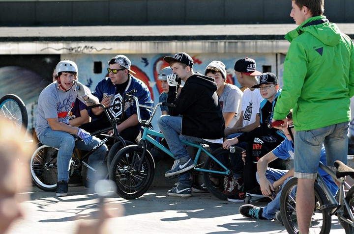 Wielkie zawody na małym skate parku zdjęcie nr 75712