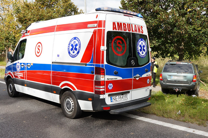 Kazimierzowo: jeepem uderzył w drzewo zdjęcie nr 75768