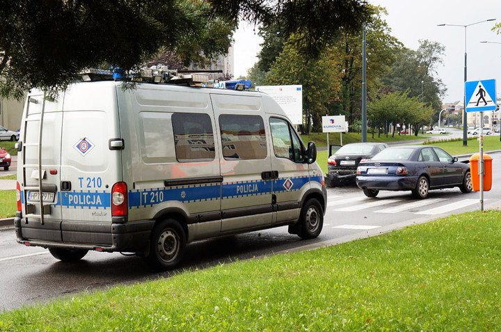 Zderzenie i potrącenie na Grota-Roweckiego zdjęcie nr 75851