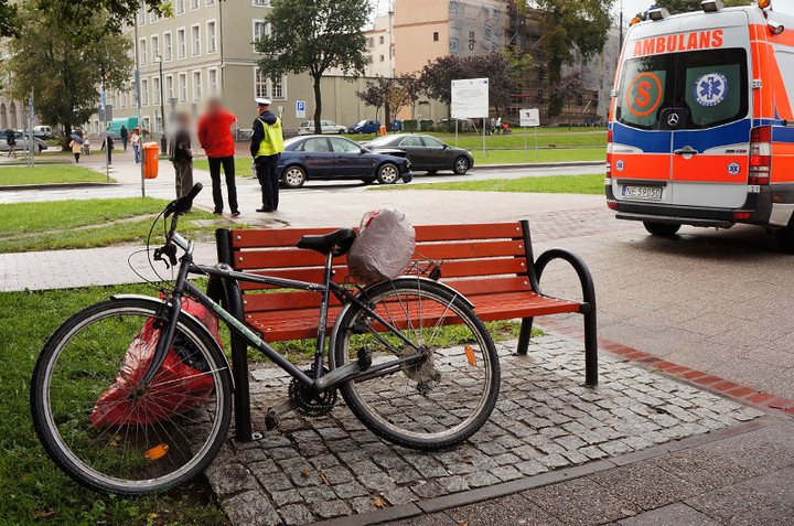 Zderzenie i potrącenie na Grota-Roweckiego zdjęcie nr 75846