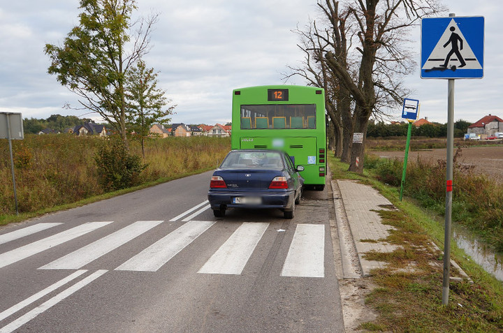 Krasny Las: osobówką uderzył w autobus zdjęcie nr 76184