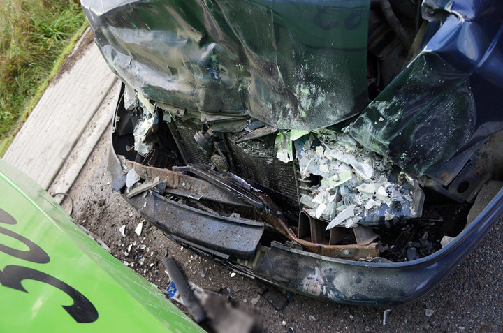 Krasny Las: osobówką uderzył w autobus zdjęcie nr 76186