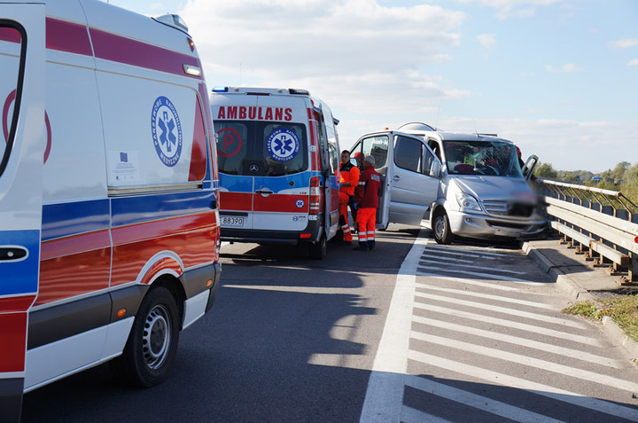 Zderzenie busa z ciężarówką zdjęcie nr 76390