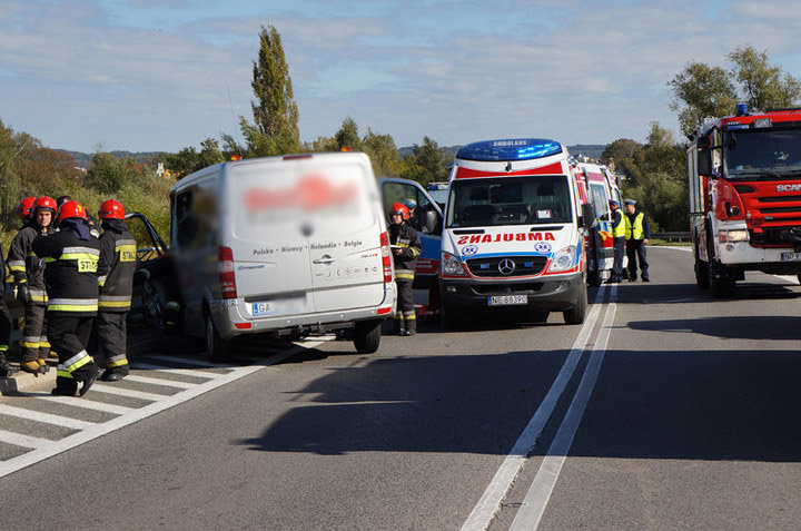 Zderzenie busa z ciężarówką zdjęcie nr 76398