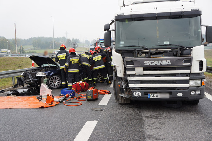 Węzeł Wschód: passatem wjechała pod ciężarówkę zdjęcie nr 76587