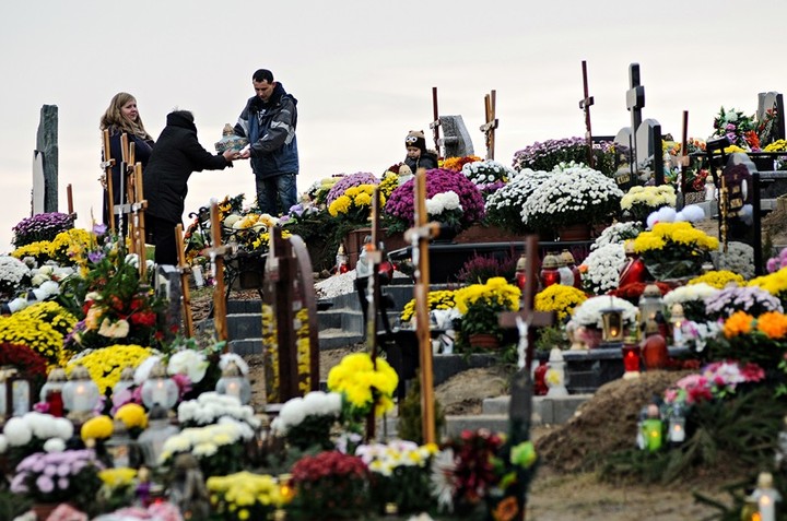 Tłumy na cmentarzach zdjęcie nr 78085