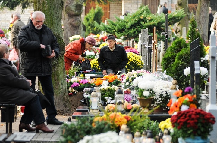 Tłumy na cmentarzach zdjęcie nr 78069