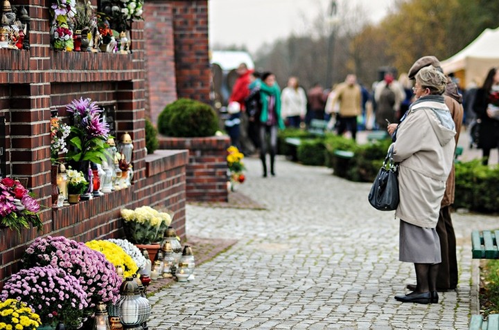 Tłumy na cmentarzach zdjęcie nr 78083