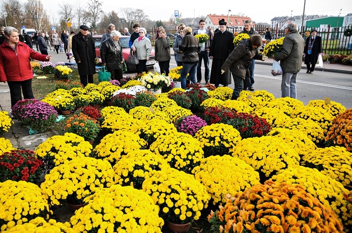 Tłumy na cmentarzach zdjęcie nr 78068
