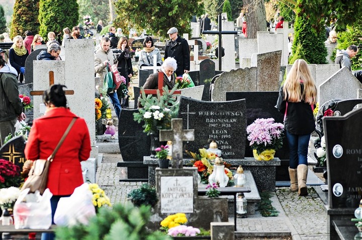 Tłumy na cmentarzach zdjęcie nr 78075