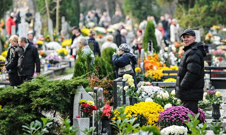 Tłumy na cmentarzach zdjęcie nr 78070
