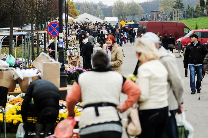 Tłumy na cmentarzach zdjęcie nr 78084