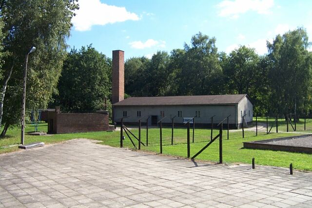 Komora gazowa i krematorium.
