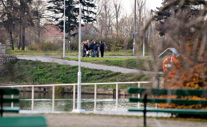 Lepiej grać niż stać pod pomnikiem zdjęcie nr 78405